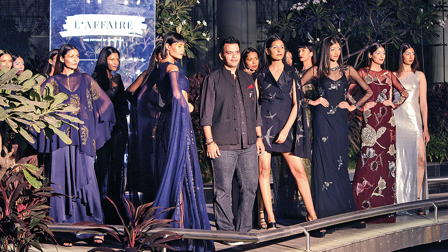 Nachiket Barve with the models at the fashion show