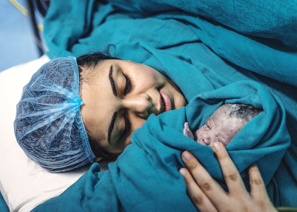 birth photography, birth photography during Covid-19, birth photography in India, certified doula, ClickMeMom, Featured, First Delight, India’s first birth photographer, Inflens, Momma Story, Online Exclusive, Urshita Saini