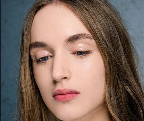 Beauty trend, Fall 2016, nude. Dewy complexion